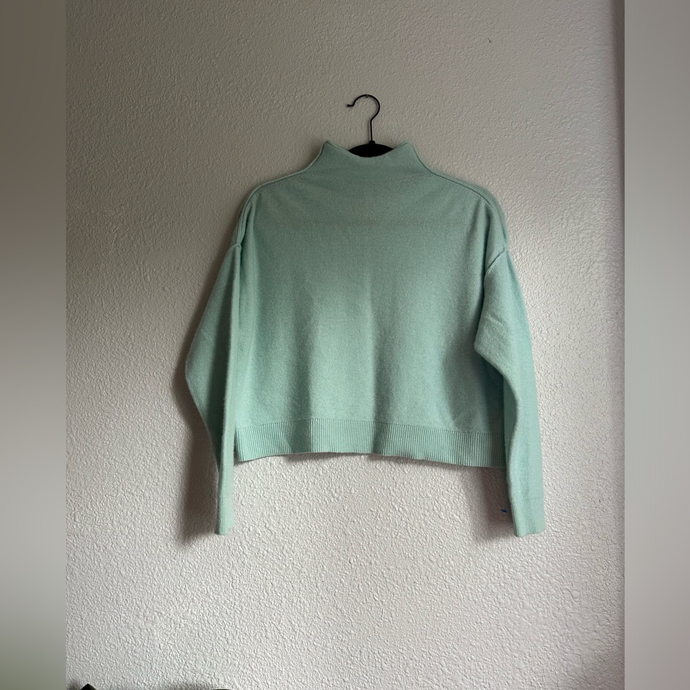 Pilcro The Alani 100% Cashmere Mockneck
Sweater Icy Blue